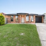 4 Flinders Drive, VALLEY VIEW, SA 5093